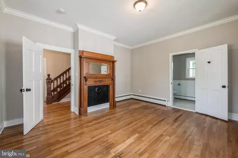 Living - 308 S Main St, Hurlock, MD 21643 photo 4 of 6