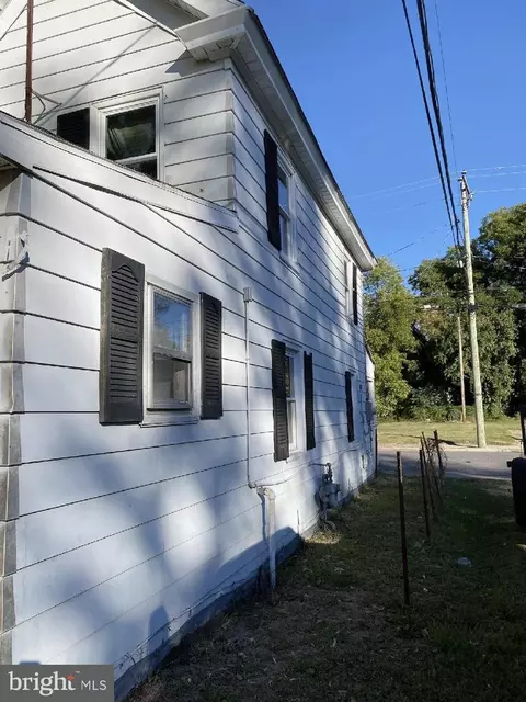 913 Pine St, Cambridge, MD 21613 photo 2
