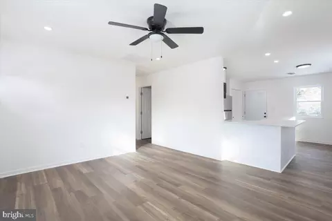 Entry Way - 305 Noble St, Hurlock, MD 21643 photo 1 of 3