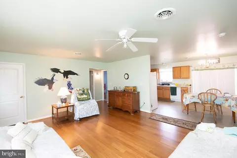 Living - 118 Jackson St, Hurlock, MD 21643 photo 1 of 2