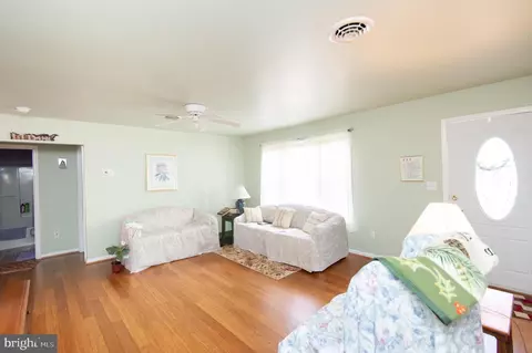 Living - 118 Jackson St, Hurlock, MD 21643 photo 2 of 2