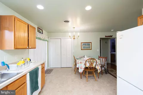 Kitchen - 118 Jackson St, Hurlock, MD 21643 photo 2 of 3
