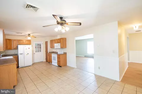 Entry Way - 5546 Bonnie Brook Rd, Cambridge, MD 21613 photo 5 of 9