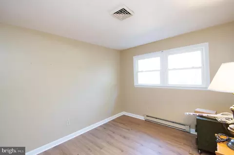 Bedroom - 5546 Bonnie Brook Rd, Cambridge, MD 21613 photo 4 of 9