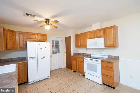 Kitchen - 5546 Bonnie Brook Rd, Cambridge, MD 21613 photo 1 of 1
