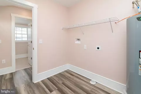 Entry Way - 202 Taylor Ave, Hurlock, MD 21643 photo 5 of 9