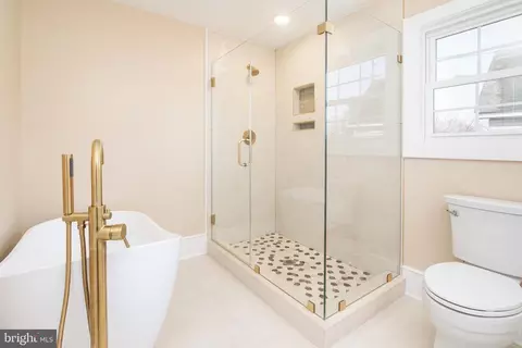 Bath - 202 Taylor Ave, Hurlock, MD 21643 photo 4 of 8