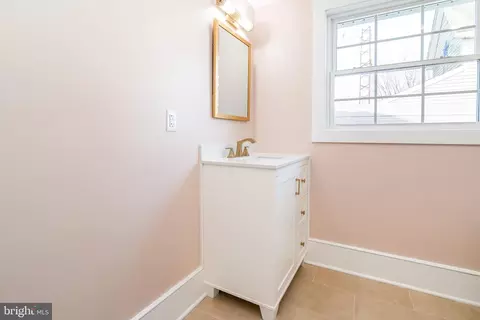 Bath - 202 Taylor Ave, Hurlock, MD 21643 photo 5 of 8