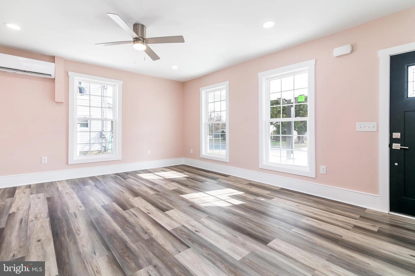 Living - 202 Taylor Ave, Hurlock, MD 21643 photo 4 of 5