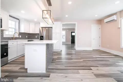 Entry Way - 202 Taylor Ave, Hurlock, MD 21643 photo 6 of 9