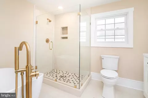 Bath - 202 Taylor Ave, Hurlock, MD 21643 photo 3 of 8