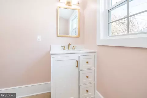 Bath - 202 Taylor Ave, Hurlock, MD 21643 photo 2 of 8