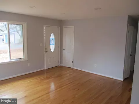 Living - 401 Penn St, Hurlock, MD 21643 photo 1 of 2