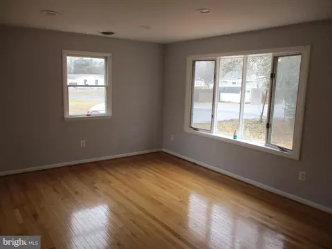 Living - 401 Penn St, Hurlock, MD 21643 photo 2 of 2