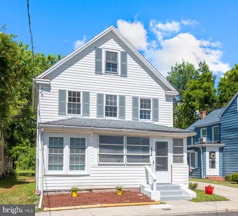 Exterior - 519 Pine St, Cambridge, MD 21613 photo 1 of 4