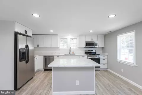 Kitchen - 519 Pine St, Cambridge, MD 21613 photo 2 of 2