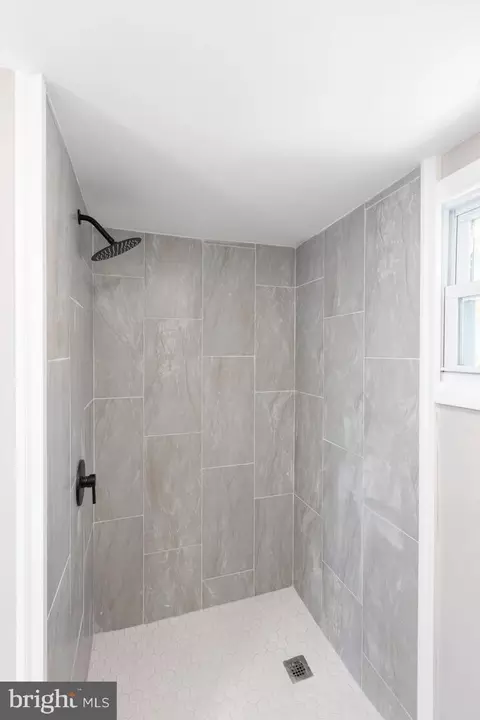 Bath - 519 Pine St, Cambridge, MD 21613 photo 1 of 2