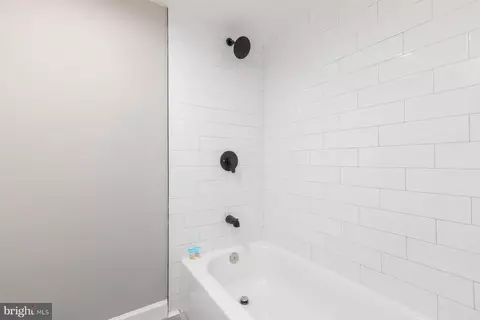 Bath - 519 Pine St, Cambridge, MD 21613 photo 2 of 2