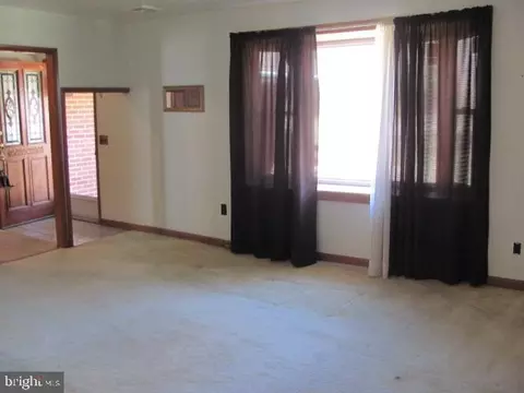 Living - 4928 Drawbridge Rd, Cambridge, MD 21613 photo 1 of 4