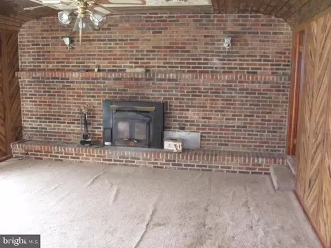 Living - 4928 Drawbridge Rd, Cambridge, MD 21613 photo 2 of 4
