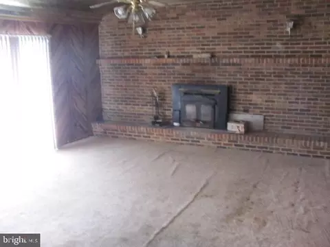 Living - 4928 Drawbridge Rd, Cambridge, MD 21613 photo 3 of 4