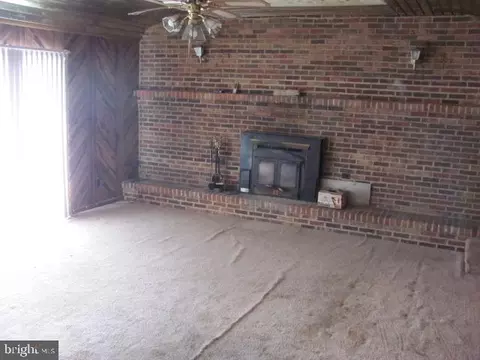 Living - 4928 Drawbridge Rd, Cambridge, MD 21613 photo 4 of 4