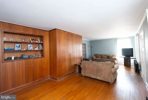 Living - 202 Killarney Rd, Cambridge, MD 21613 photo 1 of 1