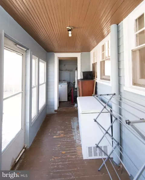 Exterior - 202 Killarney Rd, Cambridge, MD 21613 photo 2 of 9