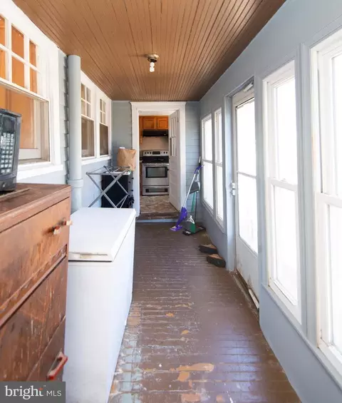 Entry Way - 202 Killarney Rd, Cambridge, MD 21613 photo 7 of 10