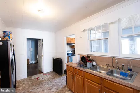 Entry Way - 202 Killarney Rd, Cambridge, MD 21613 photo 3 of 10
