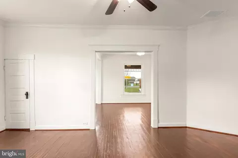 Living - 201 Washington St, Cambridge, MD 21613 photo 3 of 5