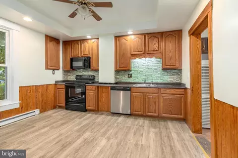 Kitchen - 201 Washington St, Cambridge, MD 21613 photo 1 of 3
