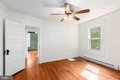 Bedroom - 201 Washington St, Cambridge, MD 21613 photo 2 of 3