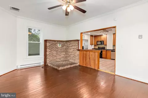 Living - 201 Washington St, Cambridge, MD 21613 photo 4 of 5