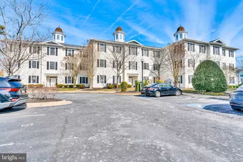 3 Oakley St #105, Cambridge, MD 21613