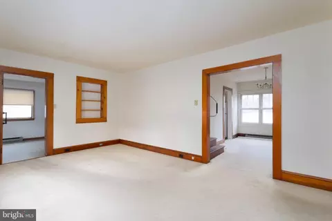 Living - 306 N Main, Hurlock, MD 21643 photo 2 of 5