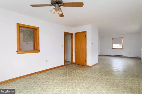 Living - 306 N Main, Hurlock, MD 21643 photo 3 of 5