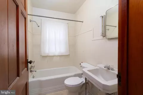Entry Way - 306 N Main, Hurlock, MD 21643 photo 2 of 3