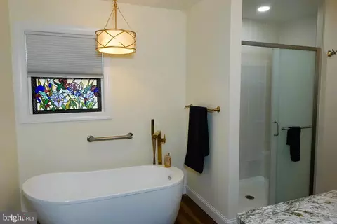 Bath - 1604 Deep Point Rd, Woolford, MD 21677 photo 3 of 5