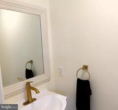 Bath - 1604 Deep Point Rd, Woolford, MD 21677 photo 5 of 5