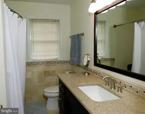 Bath - 1604 Deep Point Rd, Woolford, MD 21677 photo 4 of 5