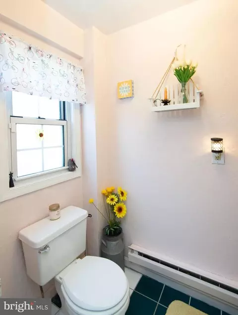 Bath - 202 Choptank Ave, Cambridge, MD 21613 photo 1 of 3
