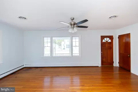 Living - 412 E Appleby Ave, Cambridge, MD 21613 photo 1 of 6