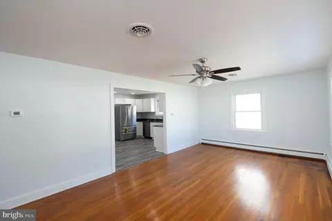 Living - 412 E Appleby Ave, Cambridge, MD 21613 photo 4 of 6