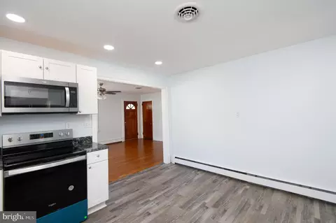 Entry Way - 412 E Appleby Ave, Cambridge, MD 21613 photo 2 of 8
