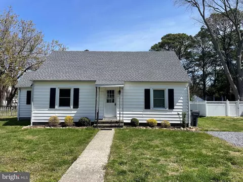 5 Oak St, Cambridge, MD 21613