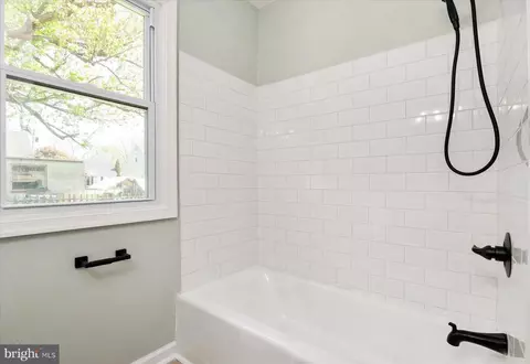 Bath - 7 Oak St, Cambridge, MD 21613 photo 1 of 3