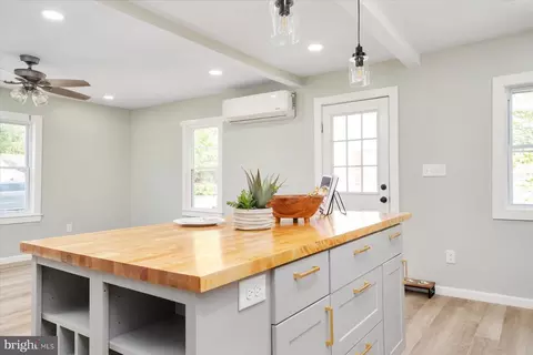 Other - 7 Oak St, Cambridge, MD 21613 photo 2 of 7