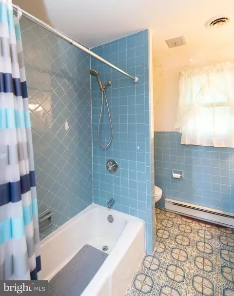 Bath - 4736 Egypt Rd, Cambridge, MD 21613 photo 1 of 2