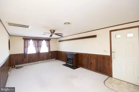 Living - 4736 Egypt Rd, Cambridge, MD 21613 photo 4 of 6